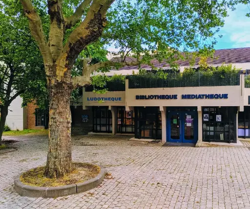 BIBLIOTHÈQUE PUBLIQUE DE LOUVAIN-LA-NEUVE